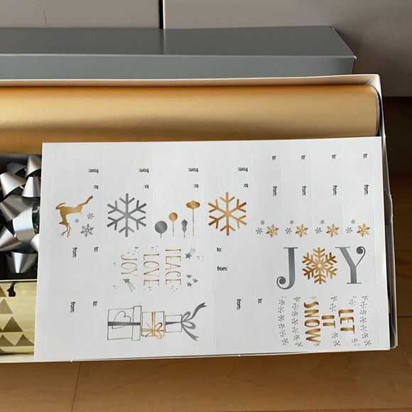 🗽 1NIB Wrapping Paper - Picture 5 of 6